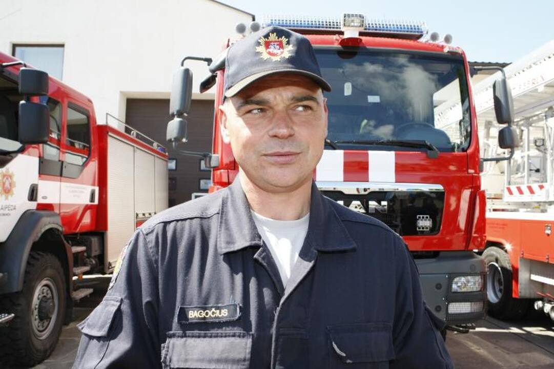 Klaipėdoje apdovanoti durpyno gaisro gesinime pasižymėję ugniagesiai