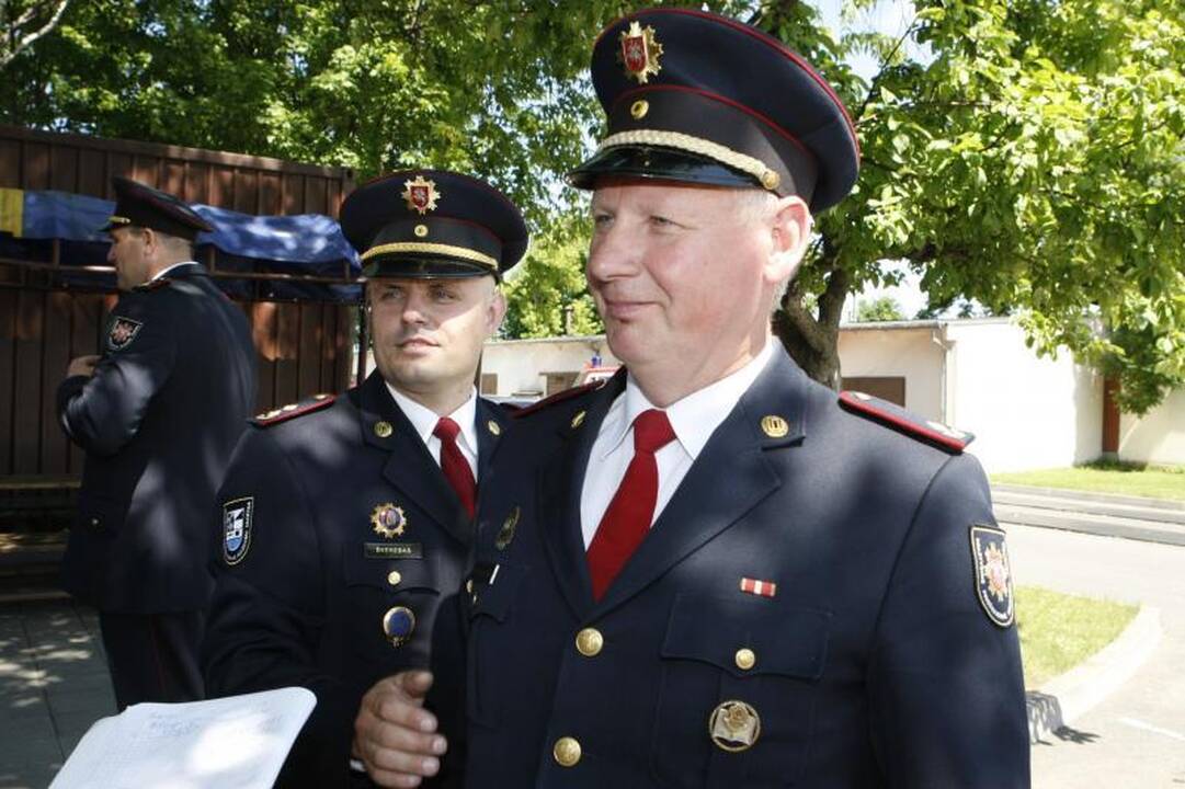 Klaipėdoje apdovanoti durpyno gaisro gesinime pasižymėję ugniagesiai