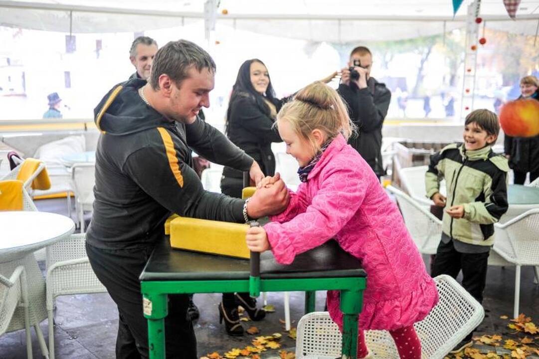 Kauno senamiestis šventiškai išlydėjo vasarą
