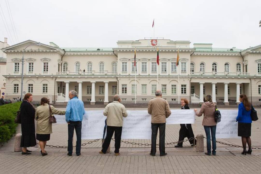 Mokytojų dienos išvakarėse piketavo pedagogai