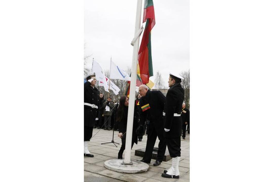 Uostamiestyje Vasario 16-oji – po partinėm vėliavom
