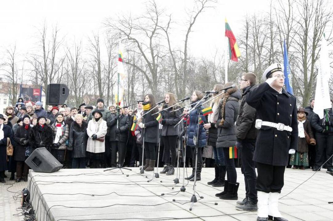 Uostamiestyje Vasario 16-oji – po partinėm vėliavom
