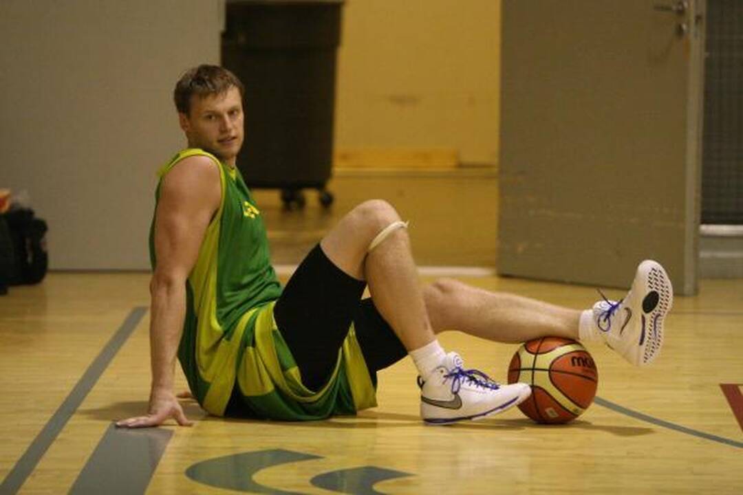 Lietuvos krepšinio rinktinės vyrai prakaitą lieja pajūryje