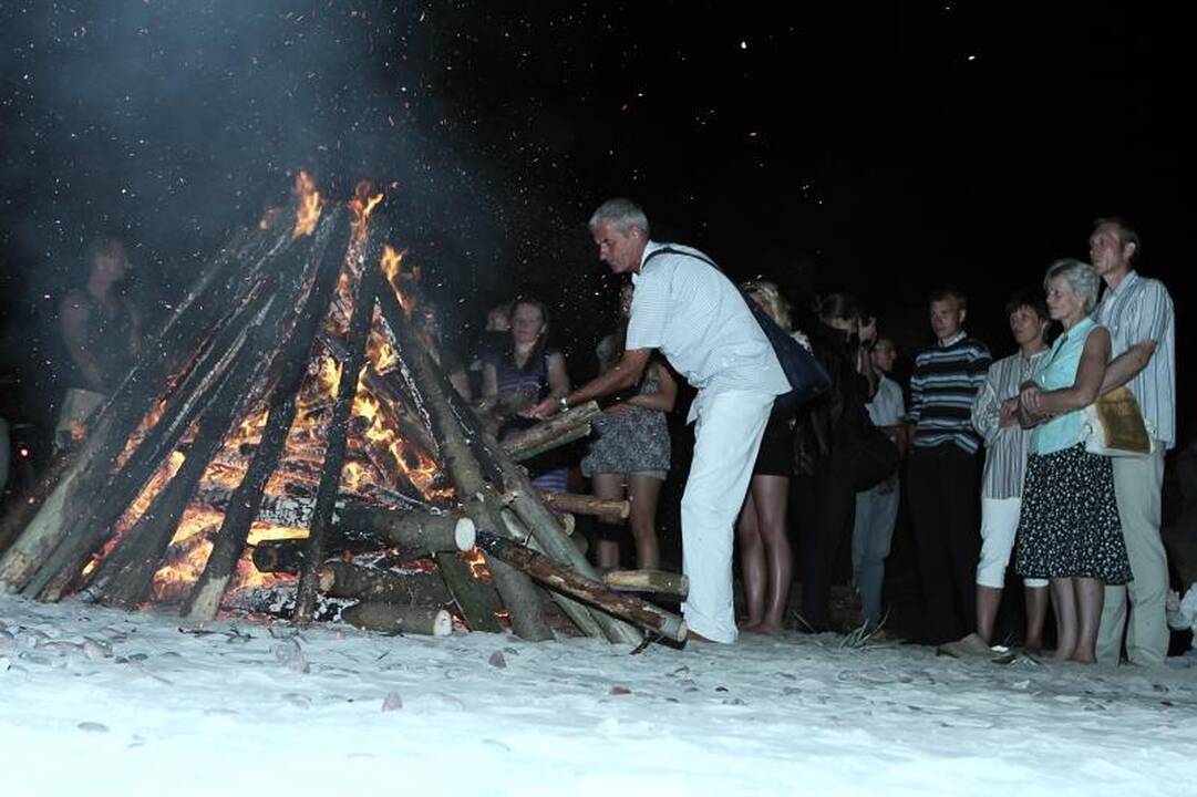 Klaipėdos paplūdimiuose liepsnojo simboliniai laužai