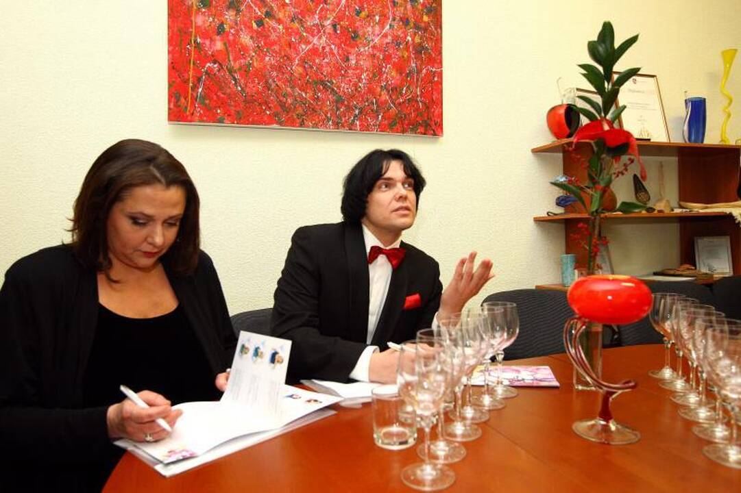 „Lietuvos ponia 2012“ tituluota žavi keturių vaikų mama