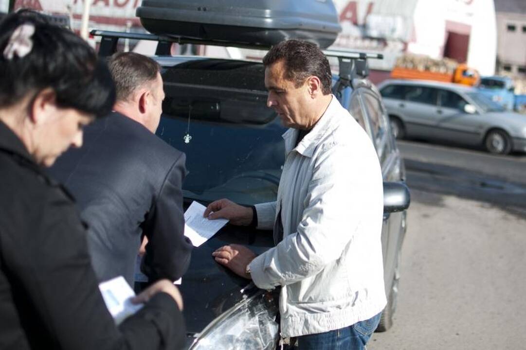 Seimo narys P.Gražulis sukėlė avariją, bet žmona jo nebars