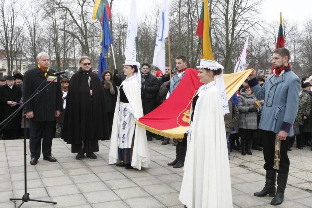 Uostamiestyje Vasario 16-oji – po partinėm vėliavom