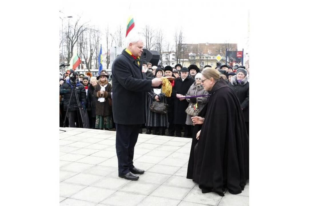 Uostamiestyje Vasario 16-oji – po partinėm vėliavom