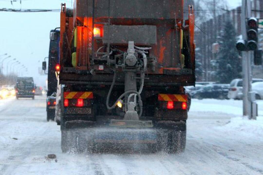 Vidurdienį miesto centre susidūrė du lengvieji automobiliai (papildyta)