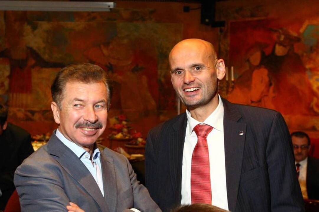 Į Seimą patekusi A. Ručienė savo suknelių neišmestų
