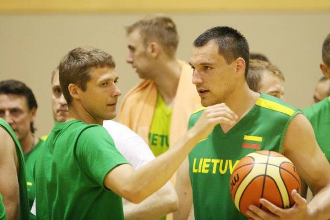 Lietuvos krepšinio rinktinės vyrai prakaitą lieja pajūryje