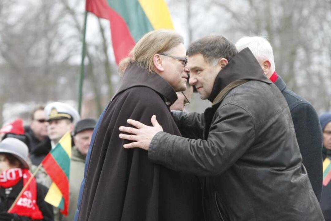Uostamiestyje Vasario 16-oji – po partinėm vėliavom