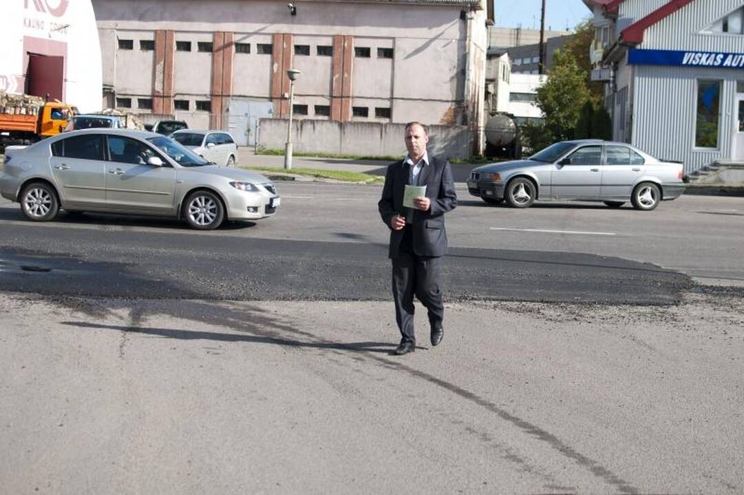 Seimo narys P.Gražulis sukėlė avariją, bet žmona jo nebars