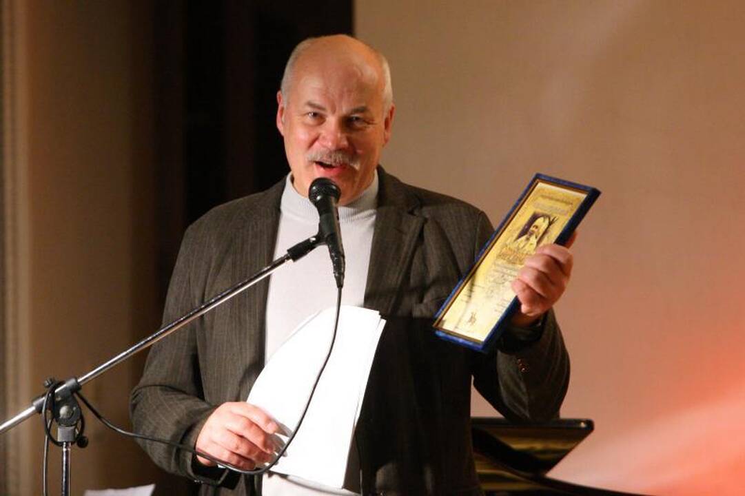Literatūrinė Vieno lito premija – raitam poetui
