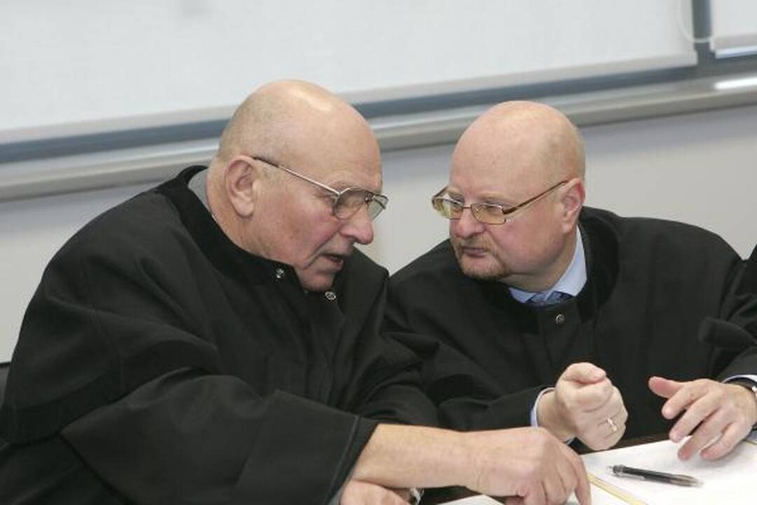 Tik prasidėjusioje auksinio tualeto byloje - pertrauka