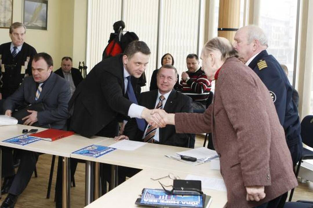 Klaipėdiečiai įtikinėjo E.Masiulį, jog privatizacija nenaudinga