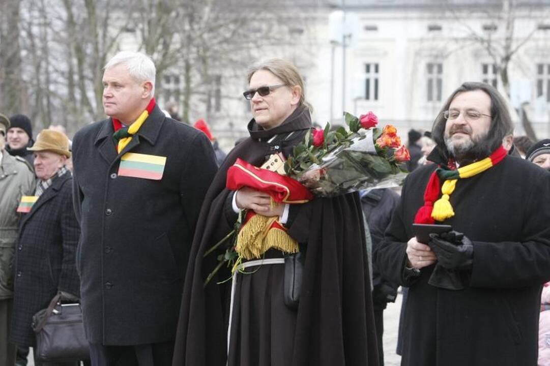 Uostamiestyje Vasario 16-oji – po partinėm vėliavom