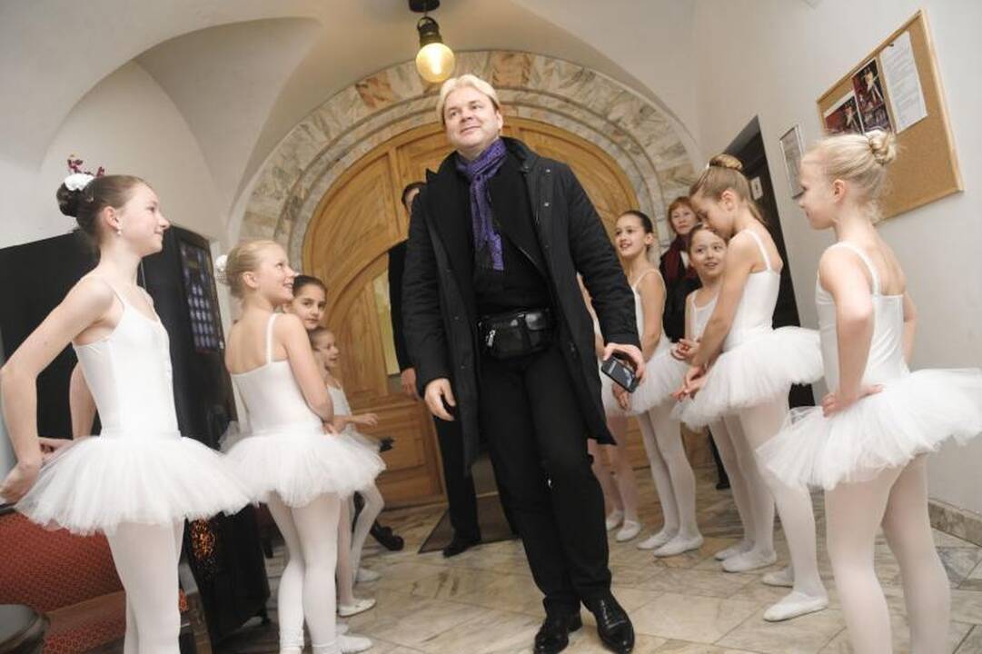Baleto žvaigždė A.Liepa užsuko į N.Juškos mokyklą