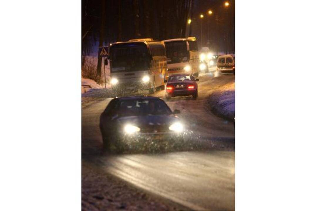 Vidurdienį miesto centre susidūrė du lengvieji automobiliai (papildyta)