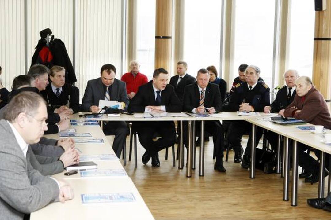 Klaipėdiečiai įtikinėjo E.Masiulį, jog privatizacija nenaudinga