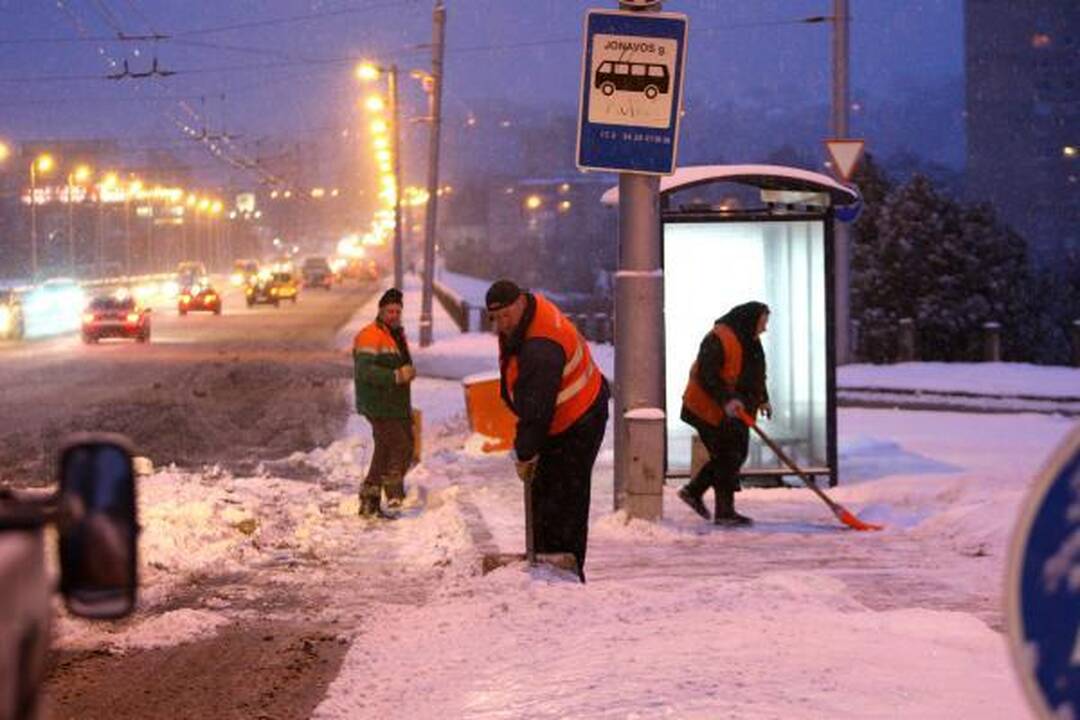 Vidurdienį miesto centre susidūrė du lengvieji automobiliai (papildyta)