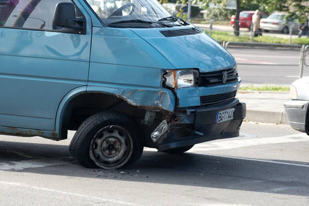 Automobilis Vilniuje partrenkė tris žmones