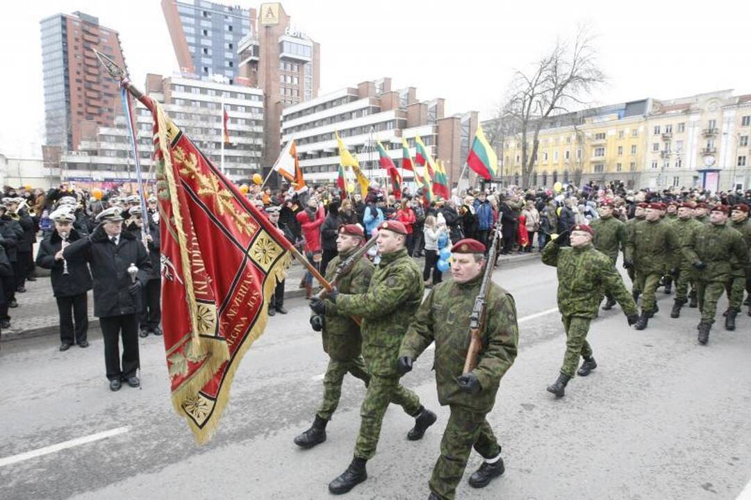 Uostamiestyje Vasario 16-oji – po partinėm vėliavom