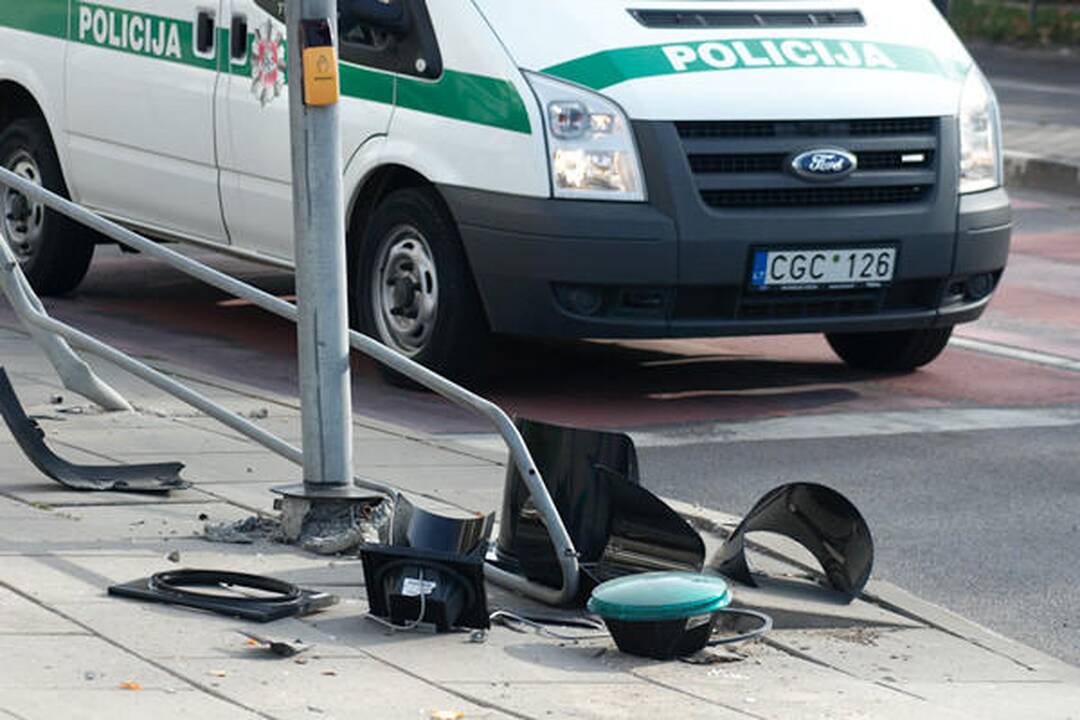 Automobilis Vilniuje partrenkė tris žmones