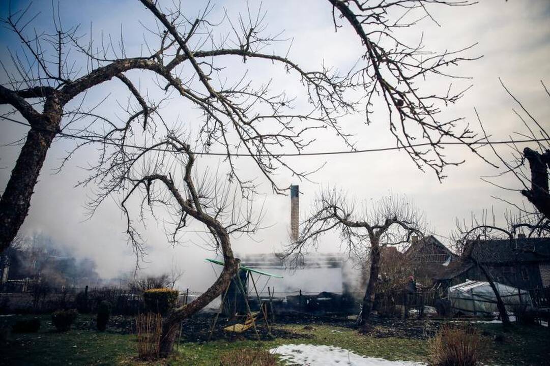 Gaisras Žiegždriuose: supleškėjo namas, senukas apdegė veidą