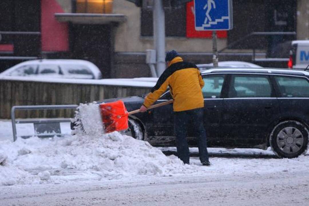 Vidurdienį miesto centre susidūrė du lengvieji automobiliai (papildyta)
