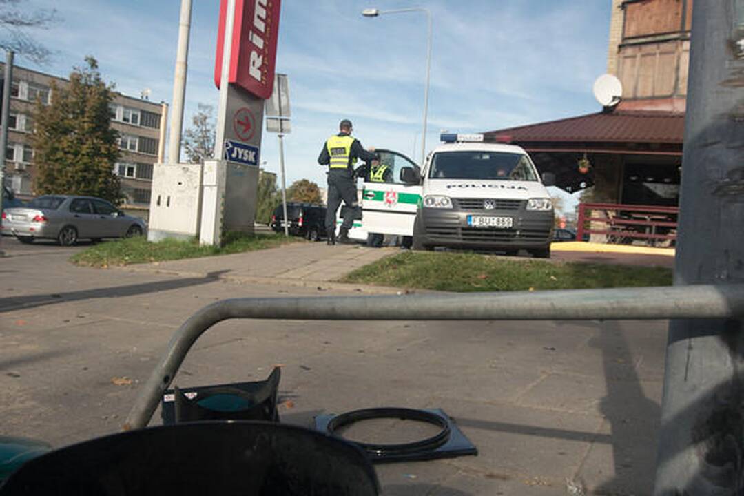 Automobilis Vilniuje partrenkė tris žmones