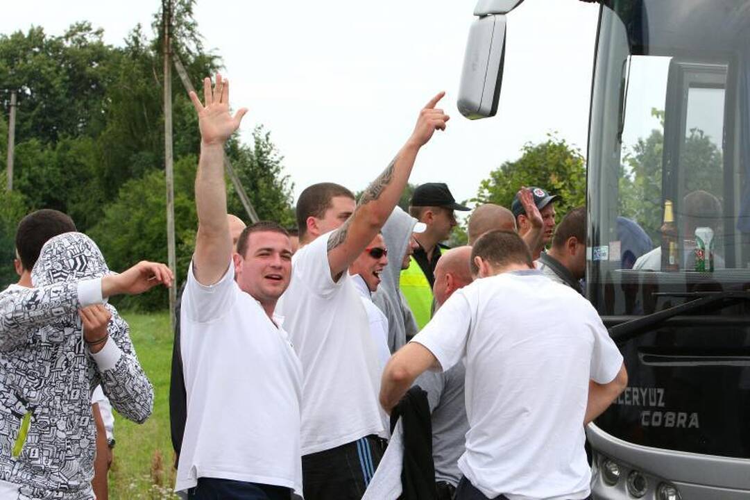 Lenkijos sirgaliai apšlapino „Lietuvos ryto“ automobilį (papildyta)