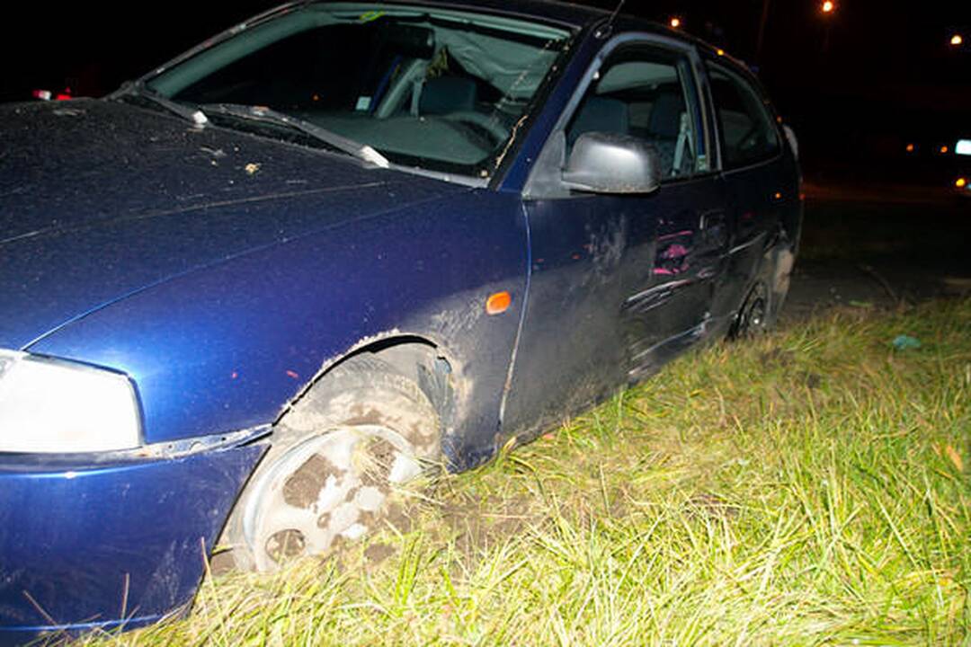 Vilniuje vilkikas taranavo moters vairuojamą automobilį
