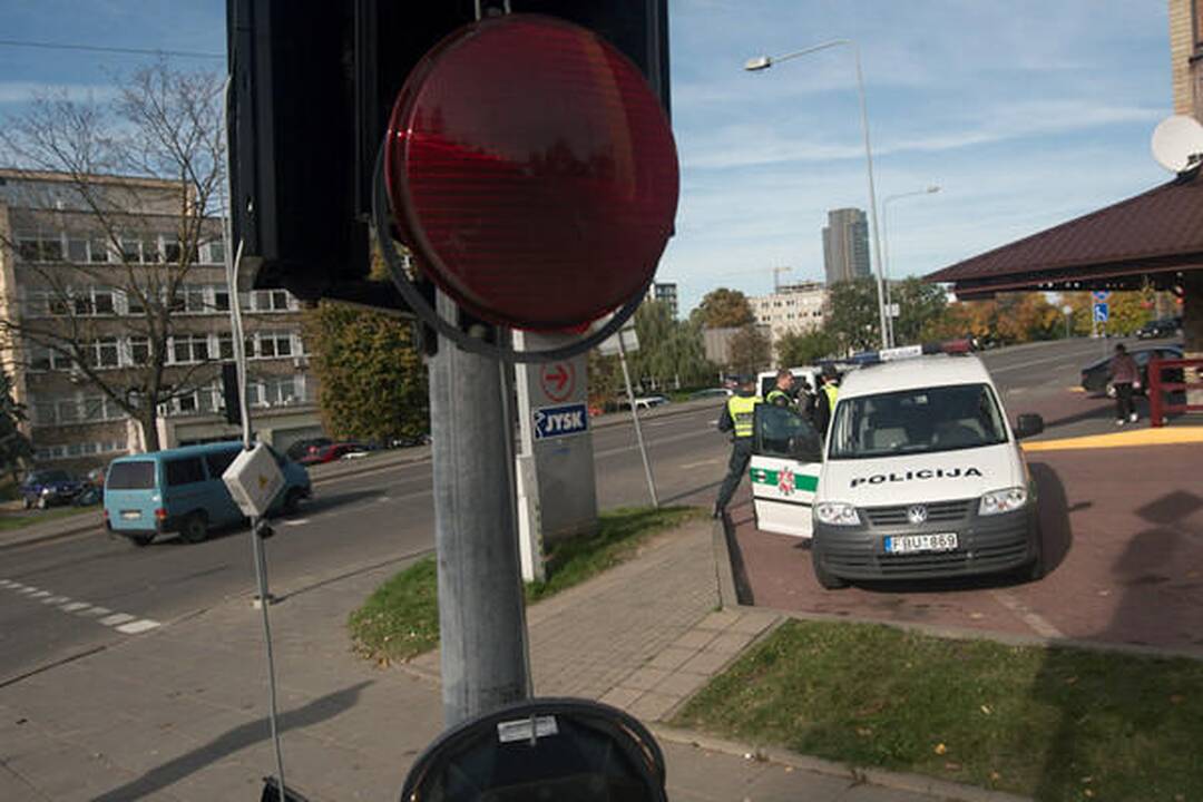 Automobilis Vilniuje partrenkė tris žmones