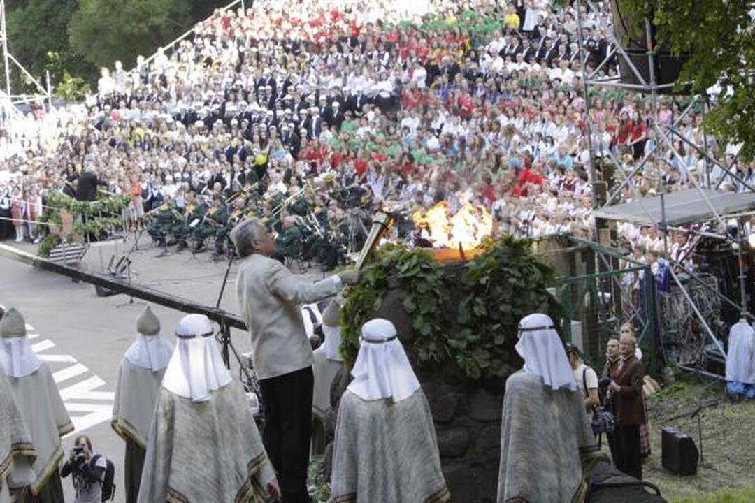 Šventė masinė, jausmas - patriotinis 