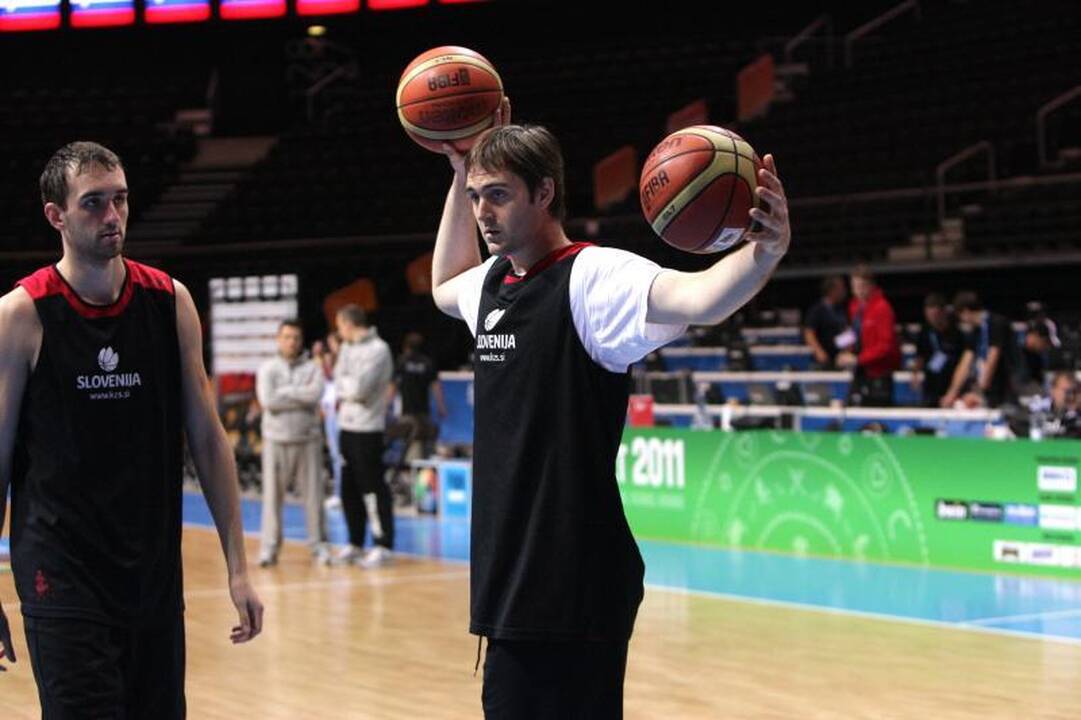 Prieš dvikovą su Europos čempionais slovėnai baltos vėliavos nekelia