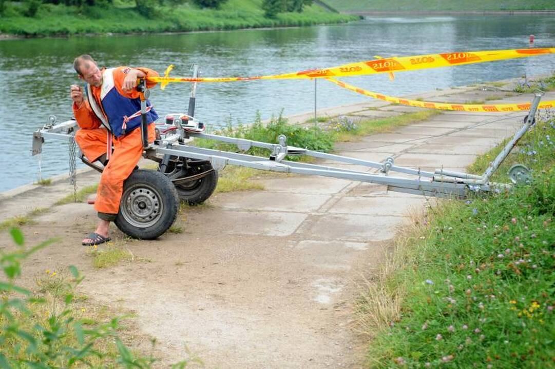 Narai Neryje tikrino dujų vamzdžių būklę