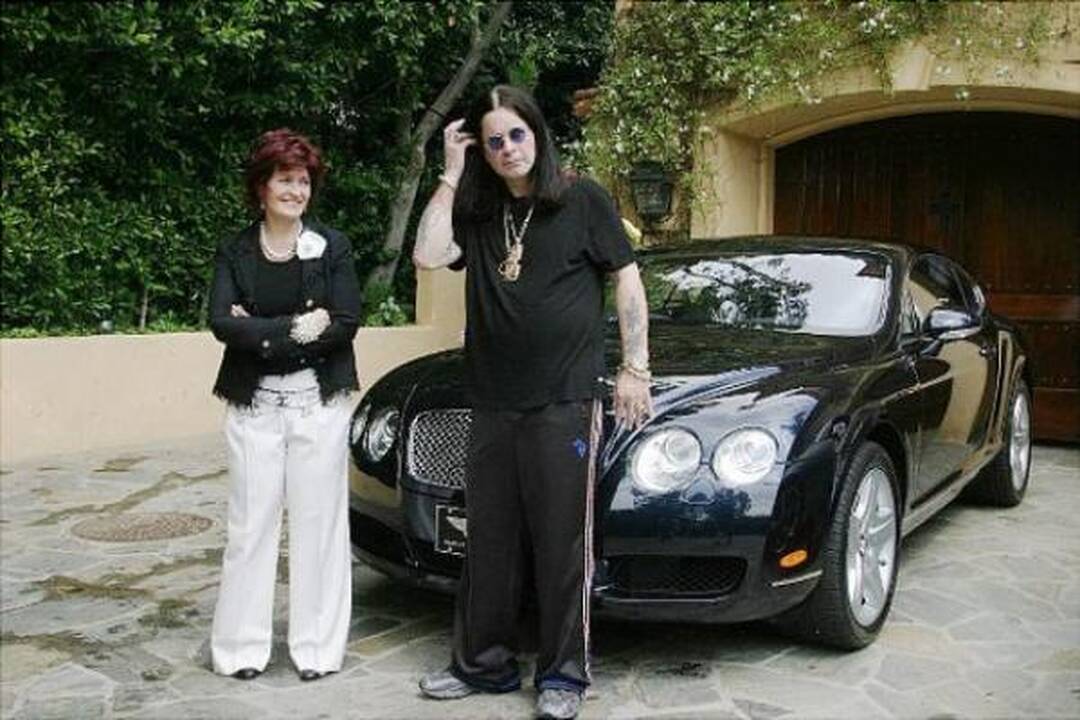 Garsenybių automobiliai: ar tikrai Paris Hilton vairuoja nestilingiausią „Bentley“?