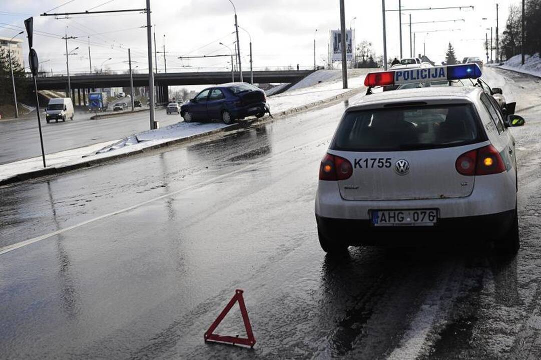 Dėl spustelėjusio šaltuko – avarijų virtinė