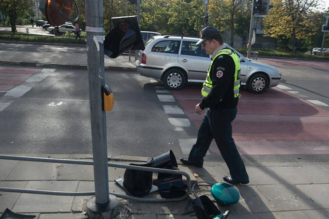 Automobilis Vilniuje partrenkė tris žmones