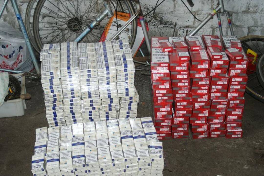 Klaipėdoje muitininkai demaskavo kontrabandininkų sandėlį