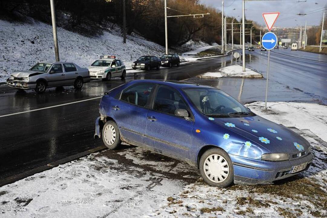 Dėl spustelėjusio šaltuko – avarijų virtinė