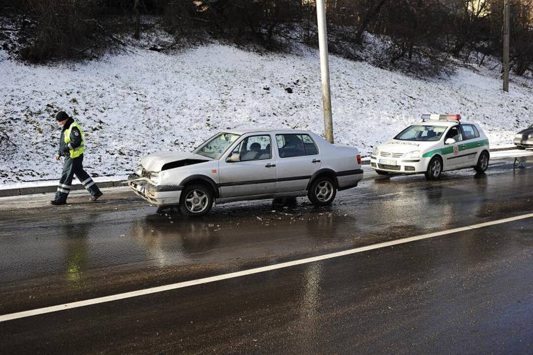 Dėl spustelėjusio šaltuko – avarijų virtinė