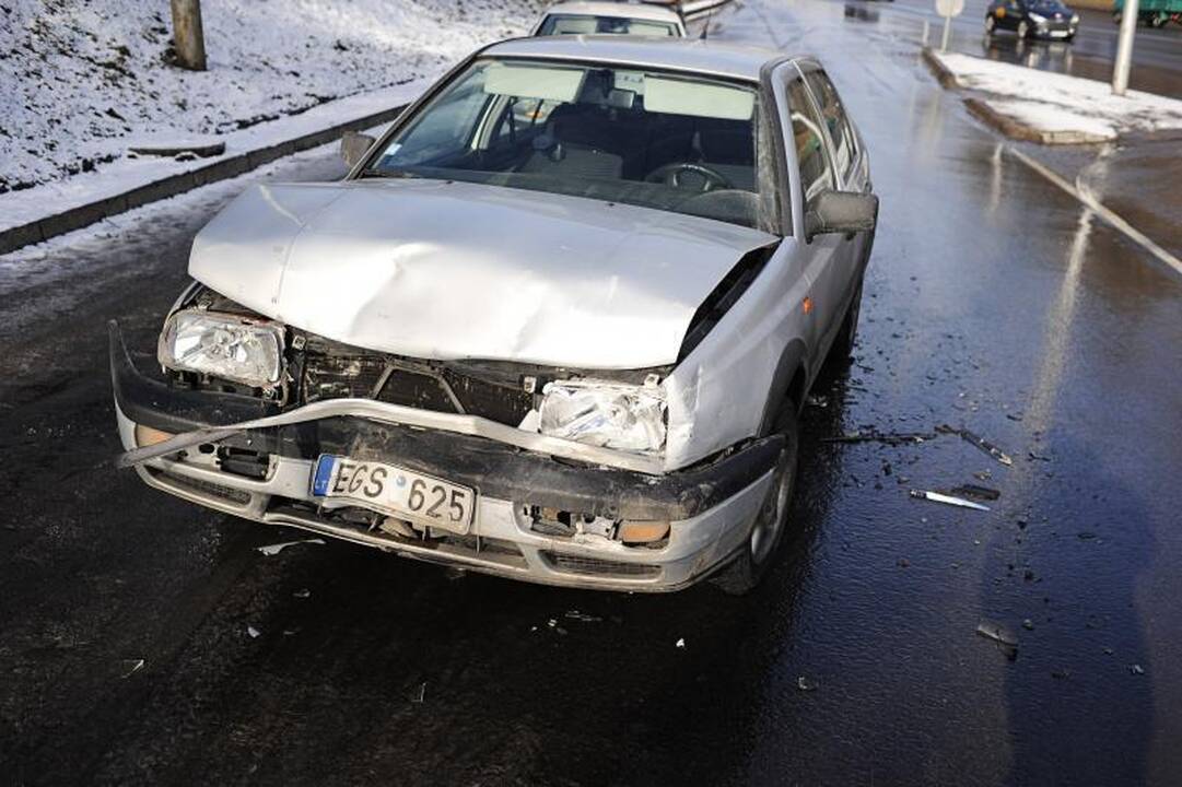 Dėl spustelėjusio šaltuko – avarijų virtinė