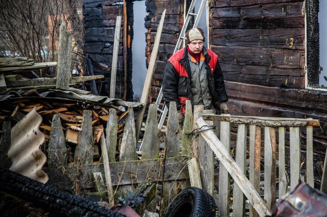 Gaisras Žiegždriuose: supleškėjo namas, senukas apdegė veidą