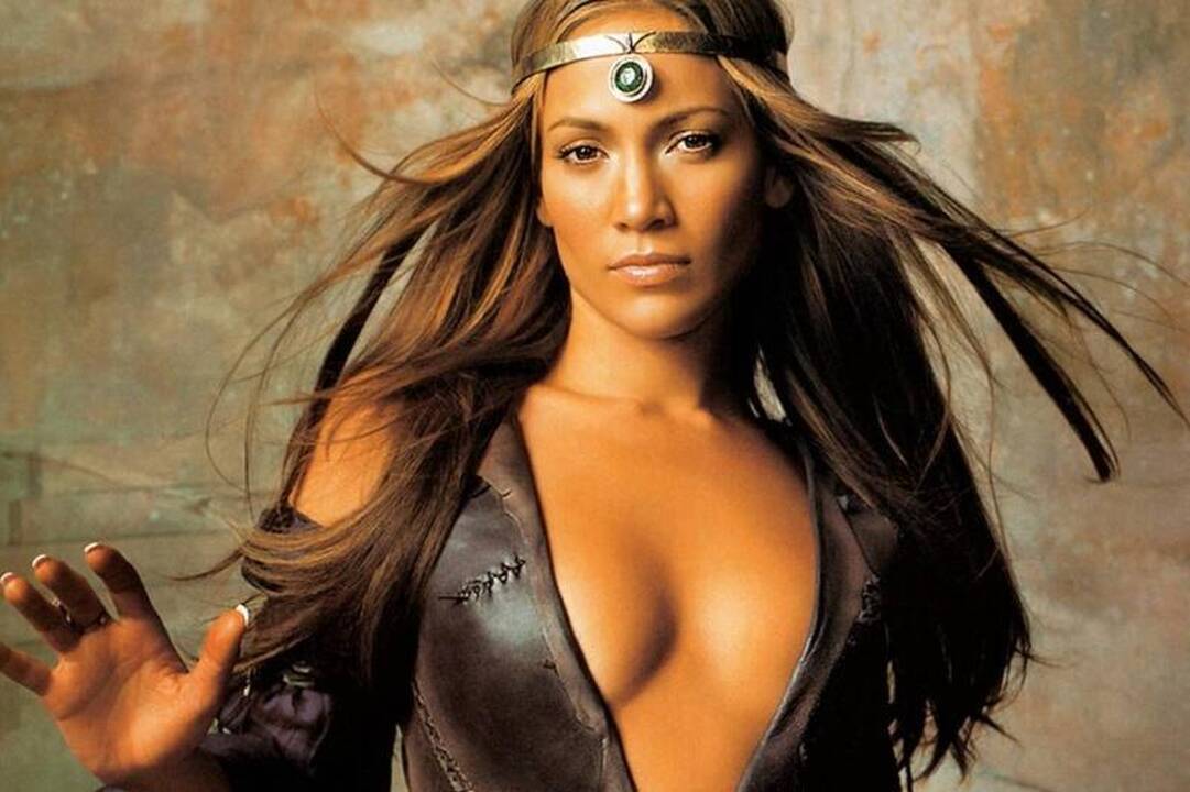 Jennifer Lopez klube linksminosi kaip šešiolikmetė