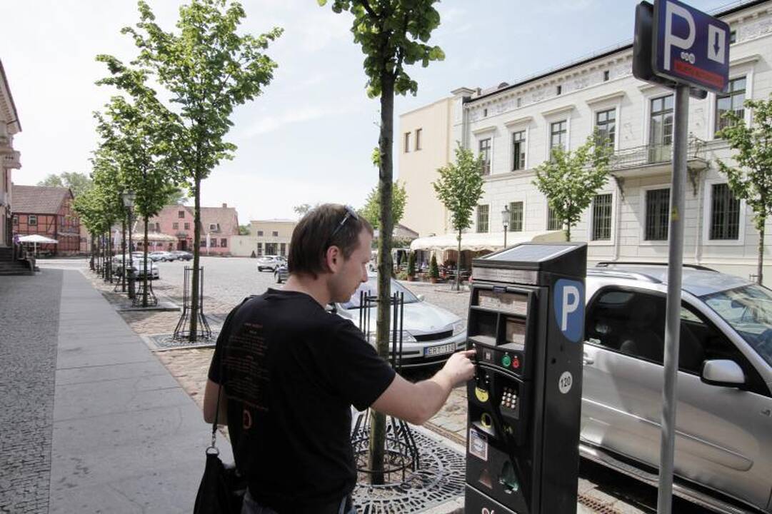 Daugiavaikėms šeimoms Klaipėdoje nereikės mokėti už mašinų stovėjimą