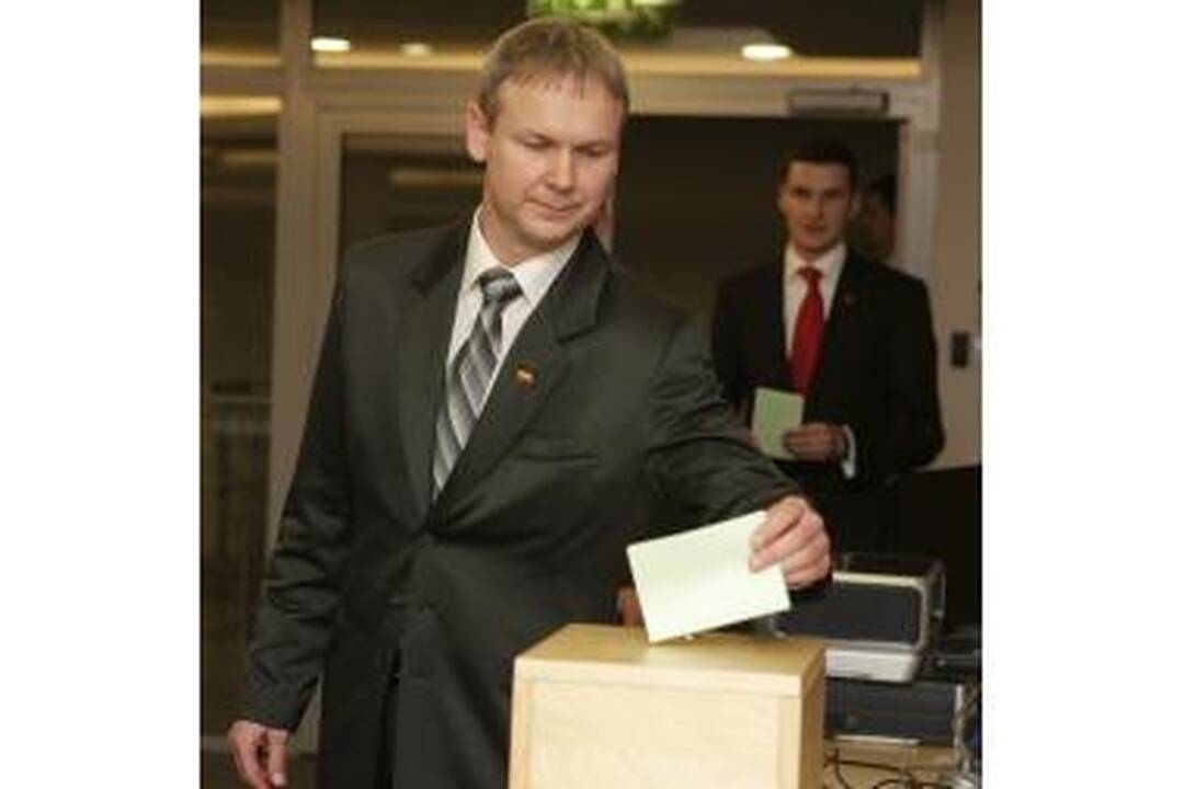 Kiek nesantuokinių vaikų turi Seimo narys L.Kernagis?