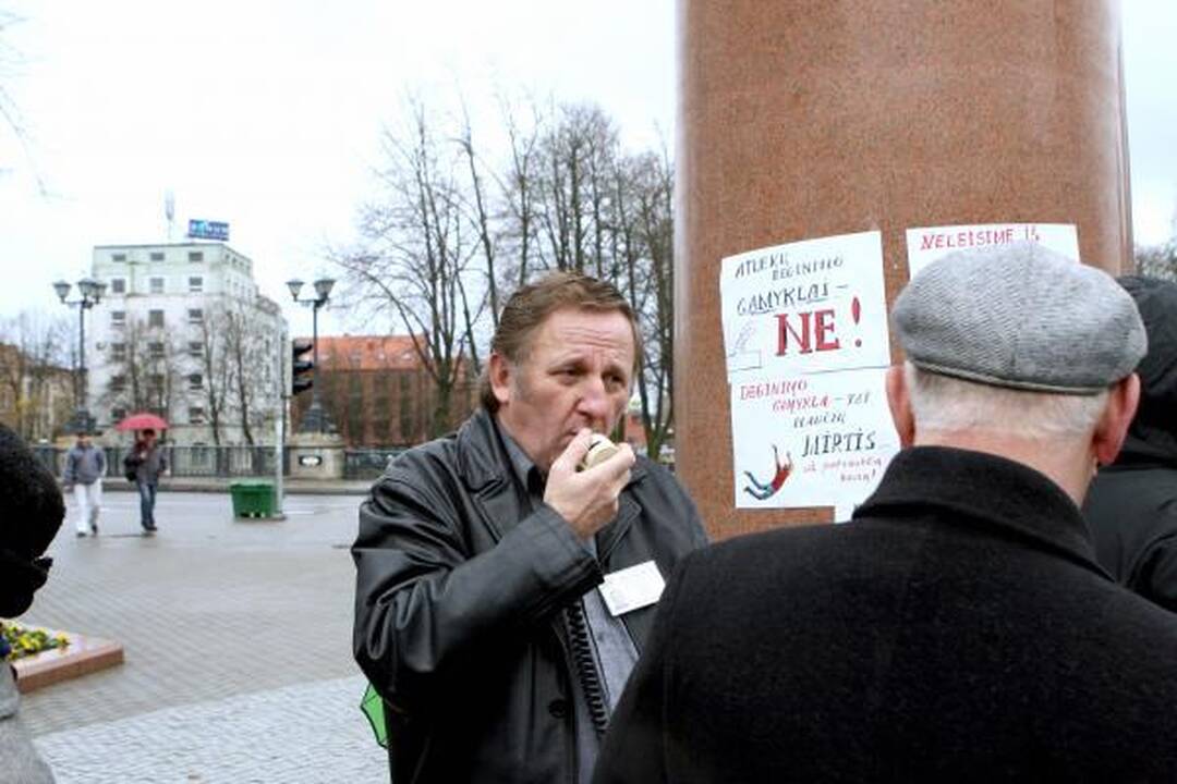 Piketuotojai Klaipėdoje koneveikė teismus ir būsimą gamyklą