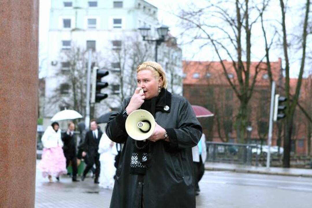 Piketuotojai Klaipėdoje koneveikė teismus ir būsimą gamyklą